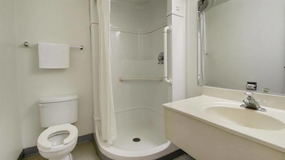 Red Carpet Inn Louisville North -Jeffersonville In Εξωτερικό φωτογραφία